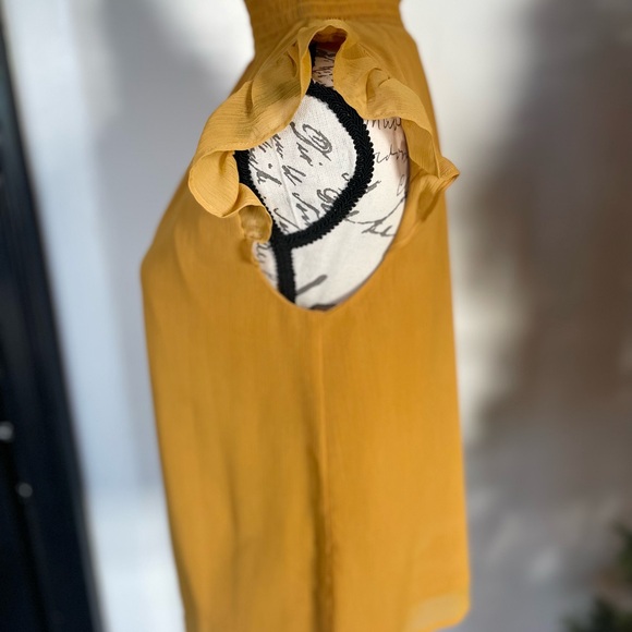 Banana Republic golden rod yellow Ruffle Sleeve Blouse - Picture 4 of 5